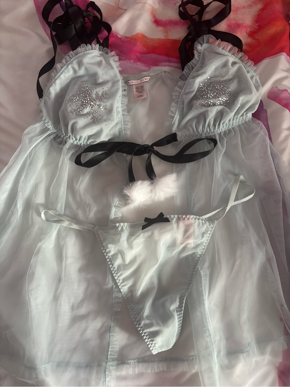Victorias Secret Sheer Babydoll Chemise Snowflake with matching thong Large